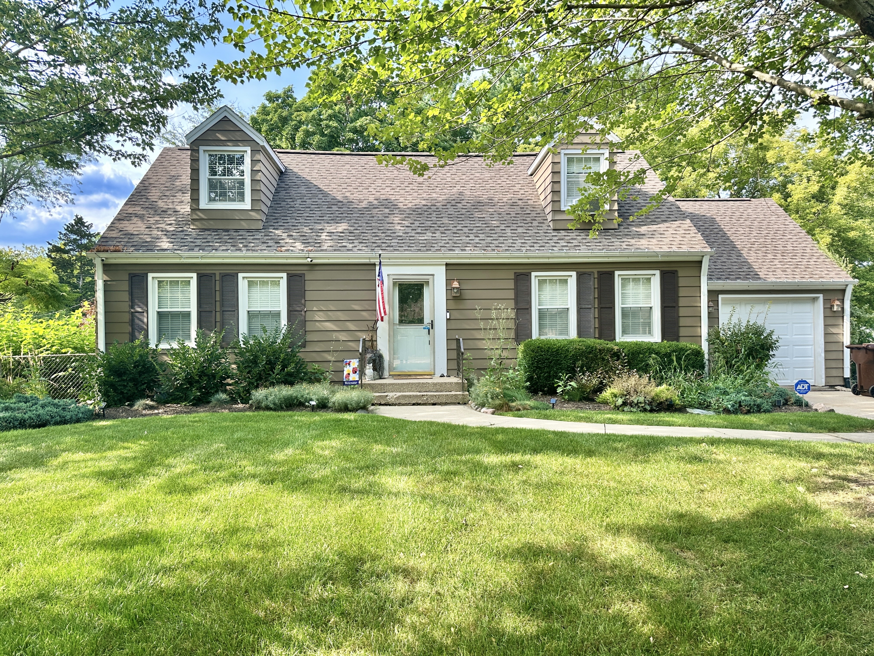 3712 Pinecrest Road