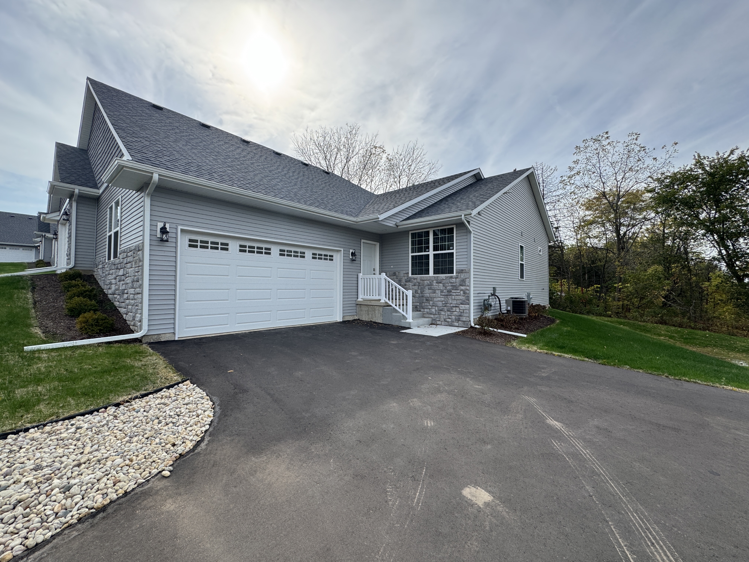 5687 Roy's Ridge
